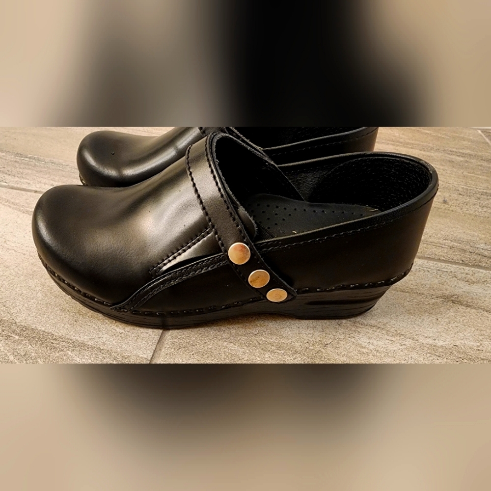 Sanita Professional Leather Clog - Picture 2 of 4